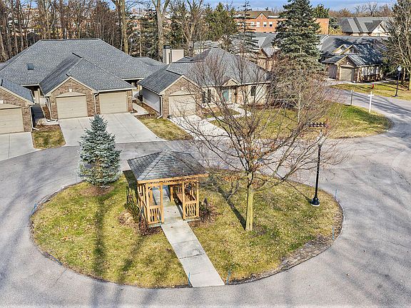 3rd image of 21357 Boxwood Ct