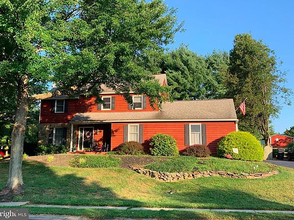 2nd image of 21 Jonathan Dr
