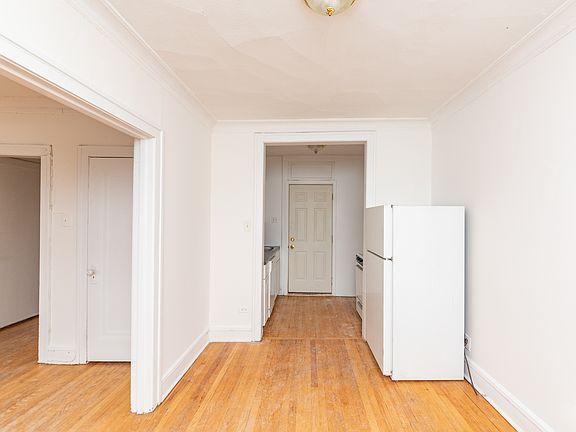 4th image of 4414 N Whipple St #16-1E