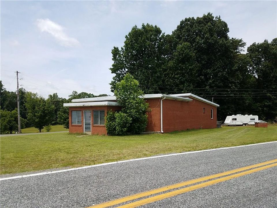 2nd image of 677 Craver Rd