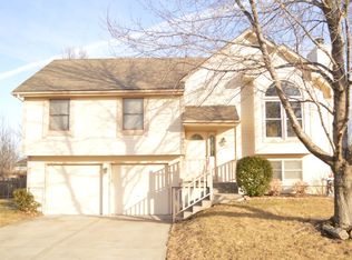 1609 NE Auburn Dr, Lees Summit, MO 64086