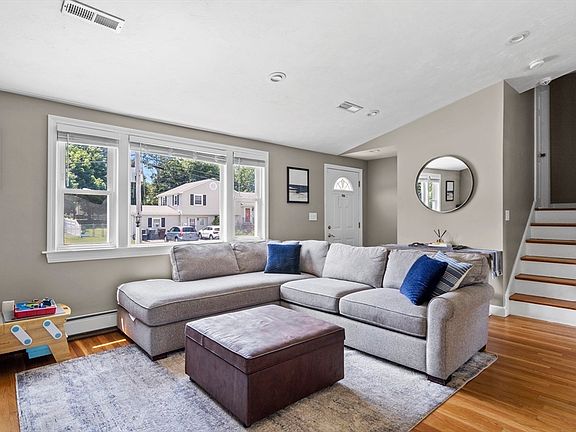 3rd image of 171 Carol Dr