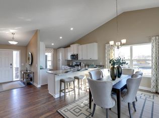 8251 Shire Trl, Woodbury, MN 55129