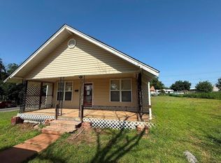 223 N Market St, Cordell, OK 73632