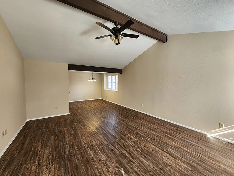 22810 Leedstown Ln — Photo 2