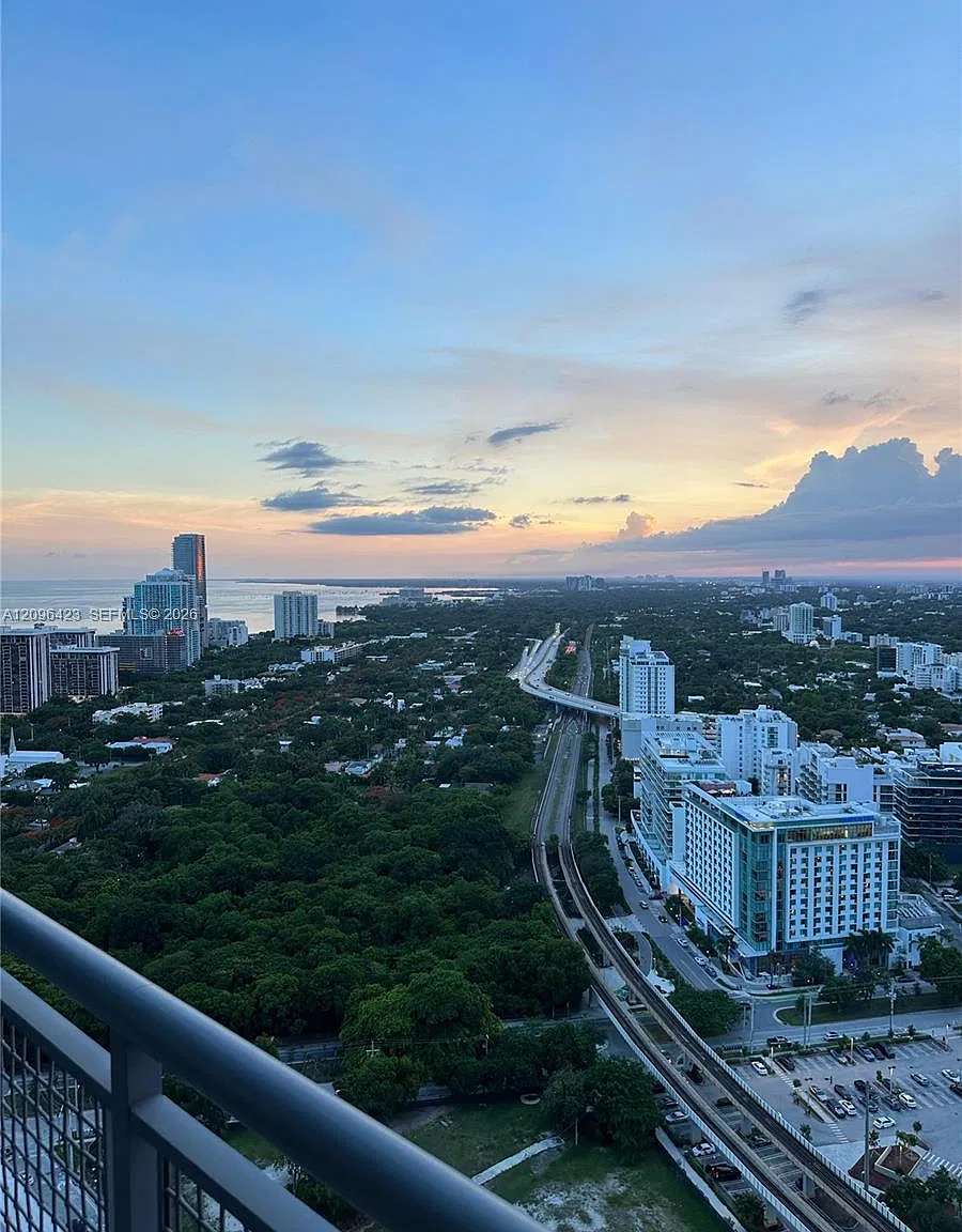 Infinity At Brickell Cond — Photo 4