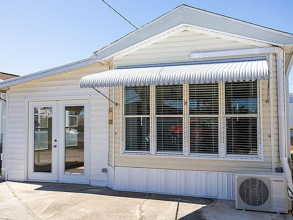 3rd image of 1529 Artistic St #432