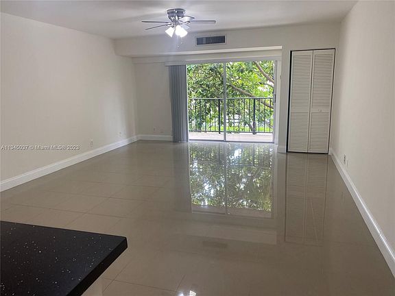4th image of 1625 SE 10th Ave APT 205