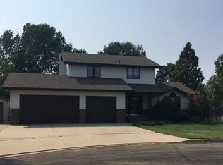 1612 13 1/2 St SW, Minot, ND 58701