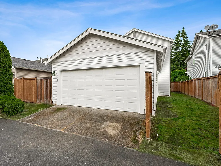 1349 Hudson St — Photo 24
