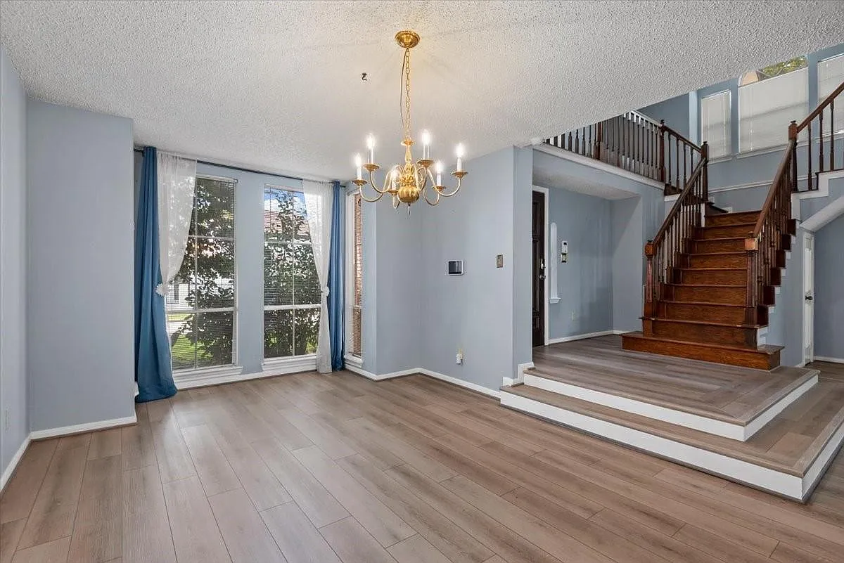 4 bed, 2.5 bath, 2627 sqft, $2,350 — Photo 4