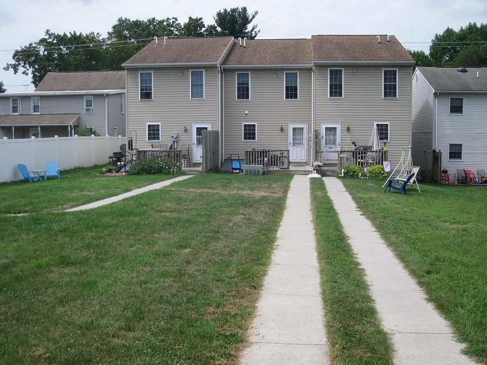 2nd image of 353 N Market St