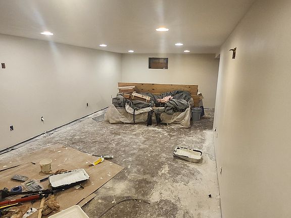 5th image of 5449 Maple Ave