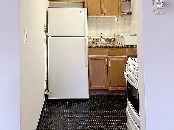 3rd image of 169 Allen St APT 2G
