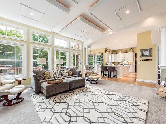 3rd image of 7551 Balfoure Cir