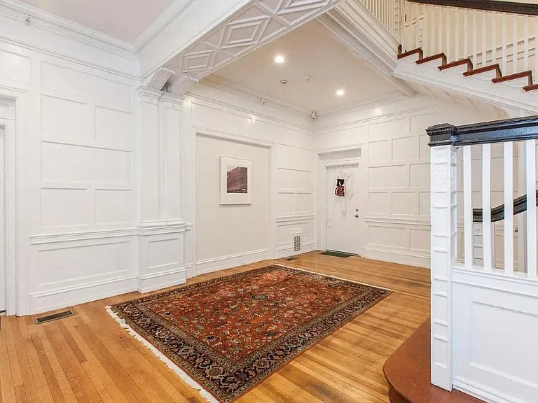 143 W Walnut Ln — Photo 6