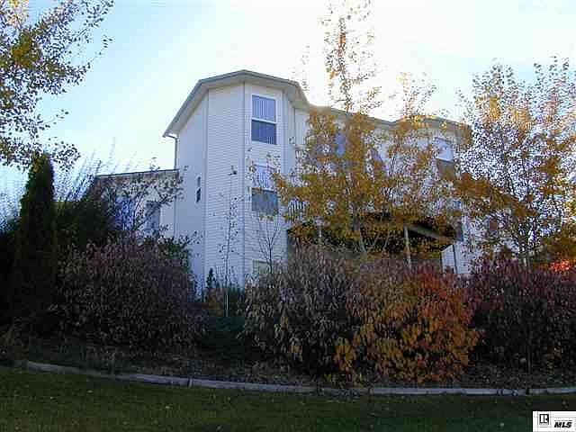 2nd image of 2252 Moser St