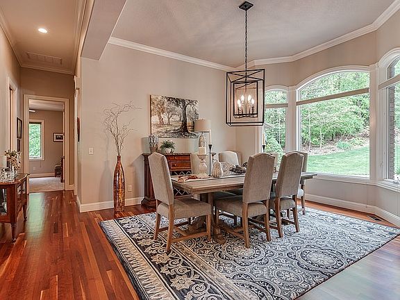 4th image of 2 Skye Ln