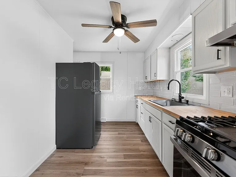 1533 Hoffman Ave — Photo 11