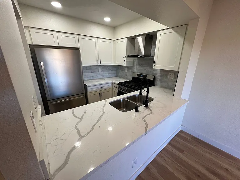 1534 Hialeah Dr #D — Photo 7