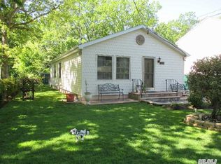 182 42nd St, Copiague, NY 11726