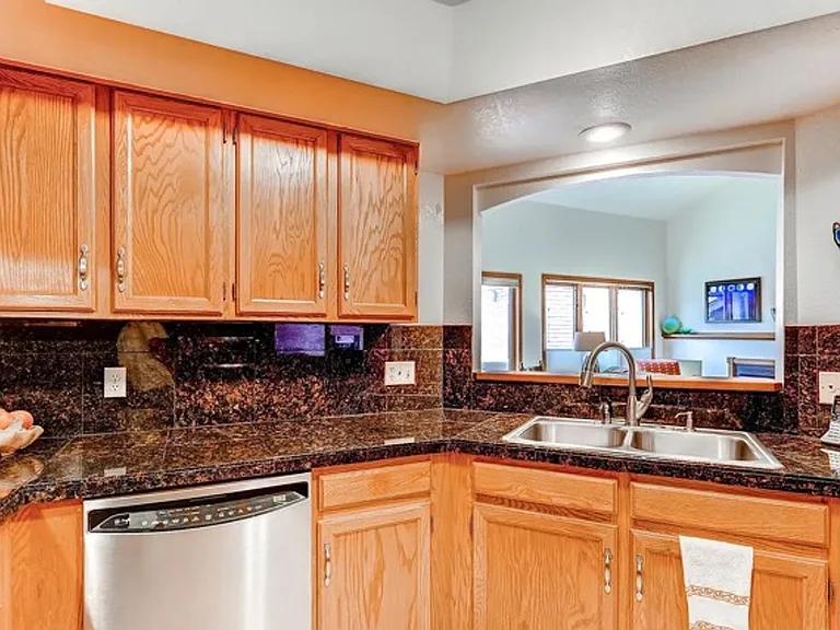 4415 Laguna Pl — Photo 7