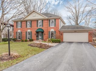 201 White Fawn Trl, Downers Grove, IL 60516
