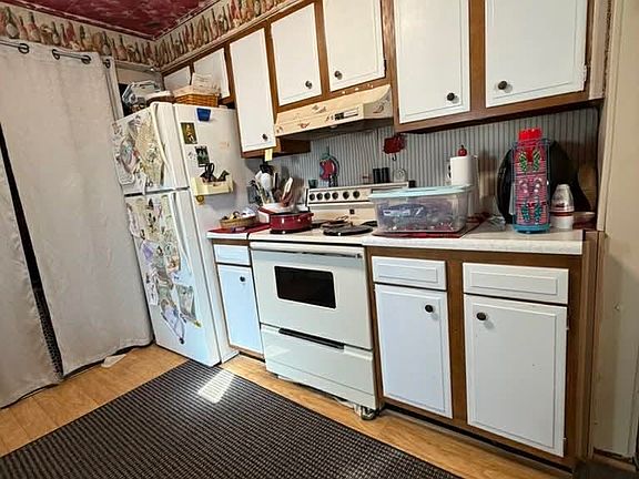 3rd image of 5408 Hill Ave