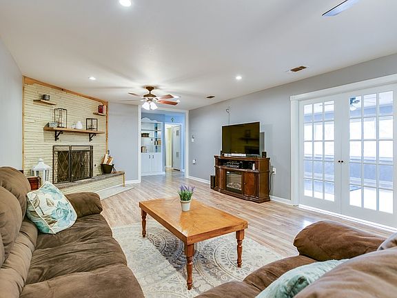 3rd image of 2642 Harvard Ave
