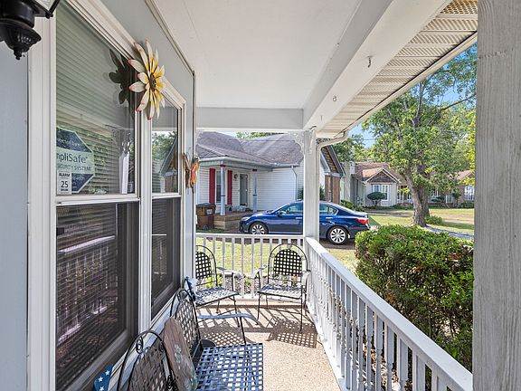 5th image of 623 Brentmeadow Cir N