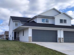1574 Pond View Dr, Neenah, WI