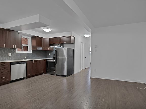 4th image of 105 Galt Ave