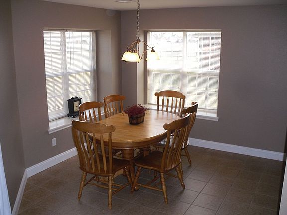 Nice bright nook that opens up to kitchen and livingroom