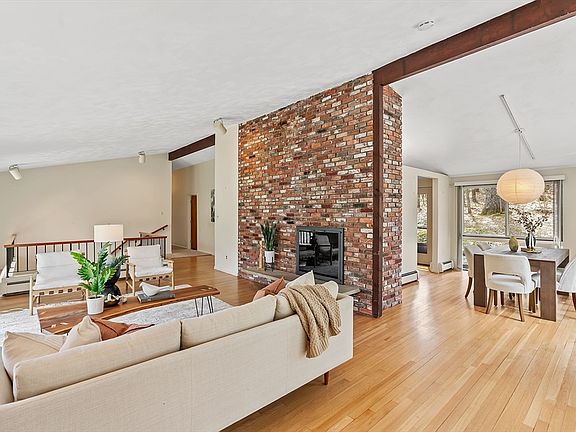 3rd image of 8 Hobbs Rd