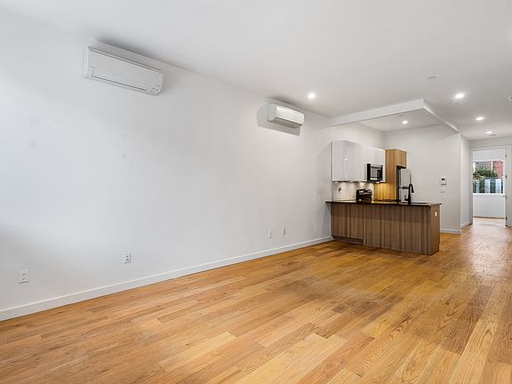 5th image of 383 Rutland Rd #1A
