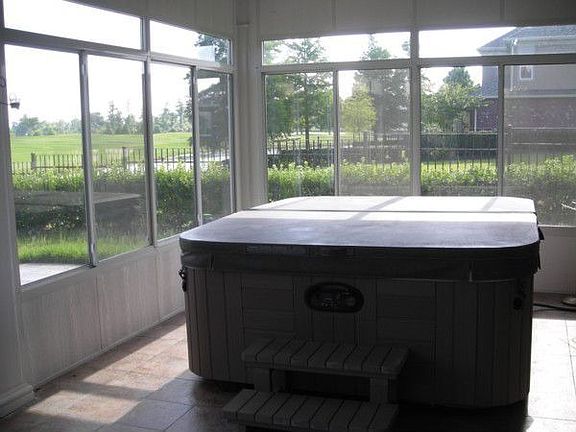 SUNROOM W/SPA