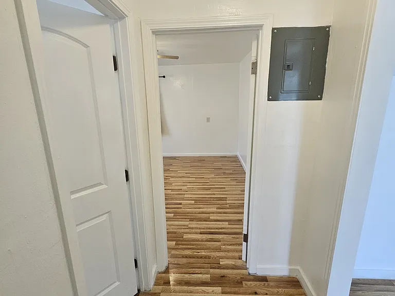 320 Locust Ave — Photo 17