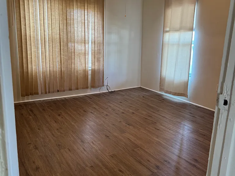 403 E Elk St — Photo 10