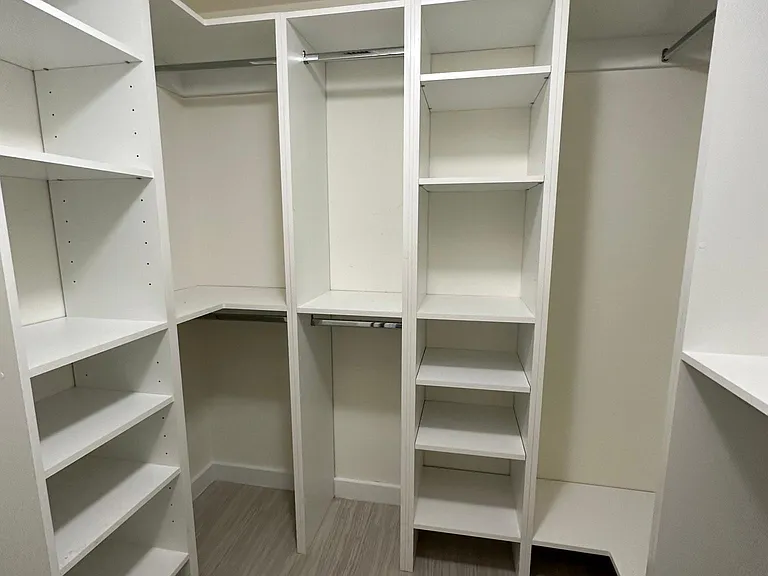 445 NE 39th St #202 — Photo 3