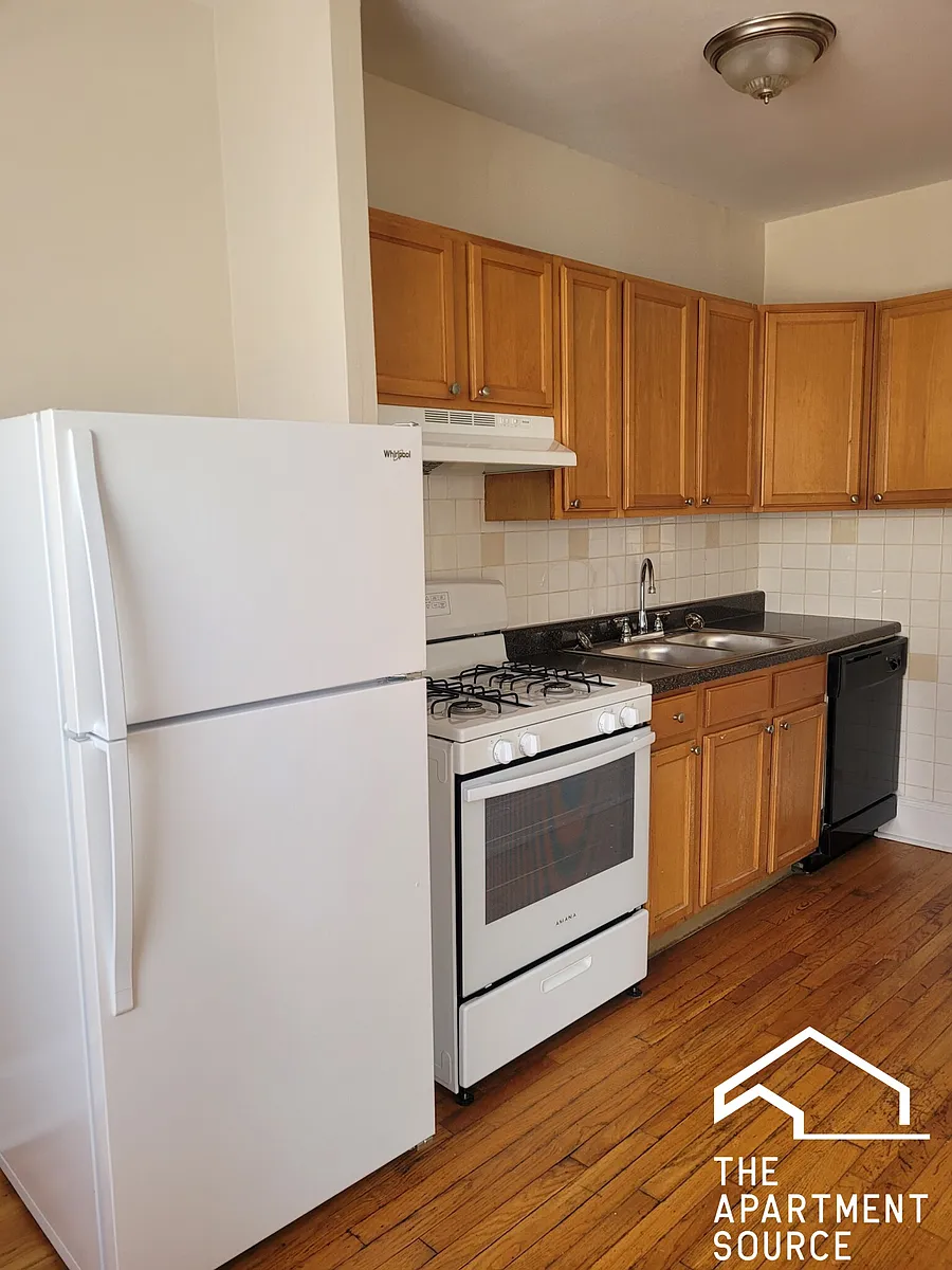 Building Photo - 1717 W North Shore Ave #3A