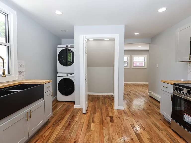 562 Peacock St #1 — Photo 16