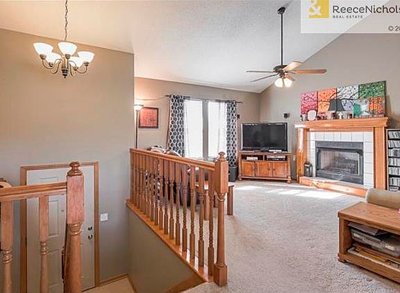Split Entry, bright open vaulted ceilings in Family Room