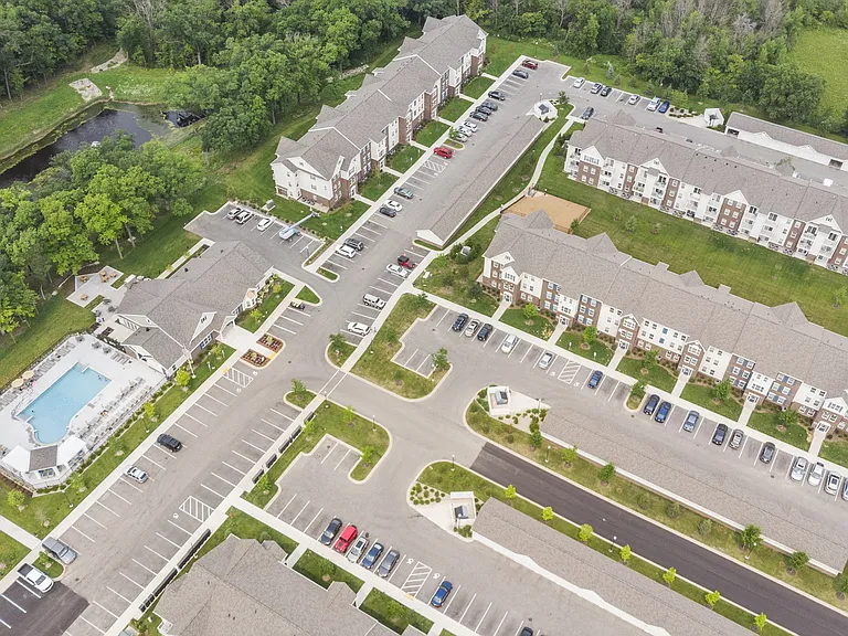 River Hills Apartments — Photo 40