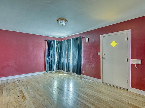 5th image of 537 W Park St