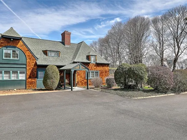 5 Gardencourt Dr, Narragansett, RI 02882