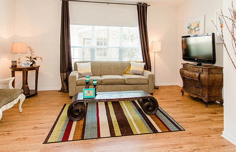 Willow Lake Apartments — Photo 31