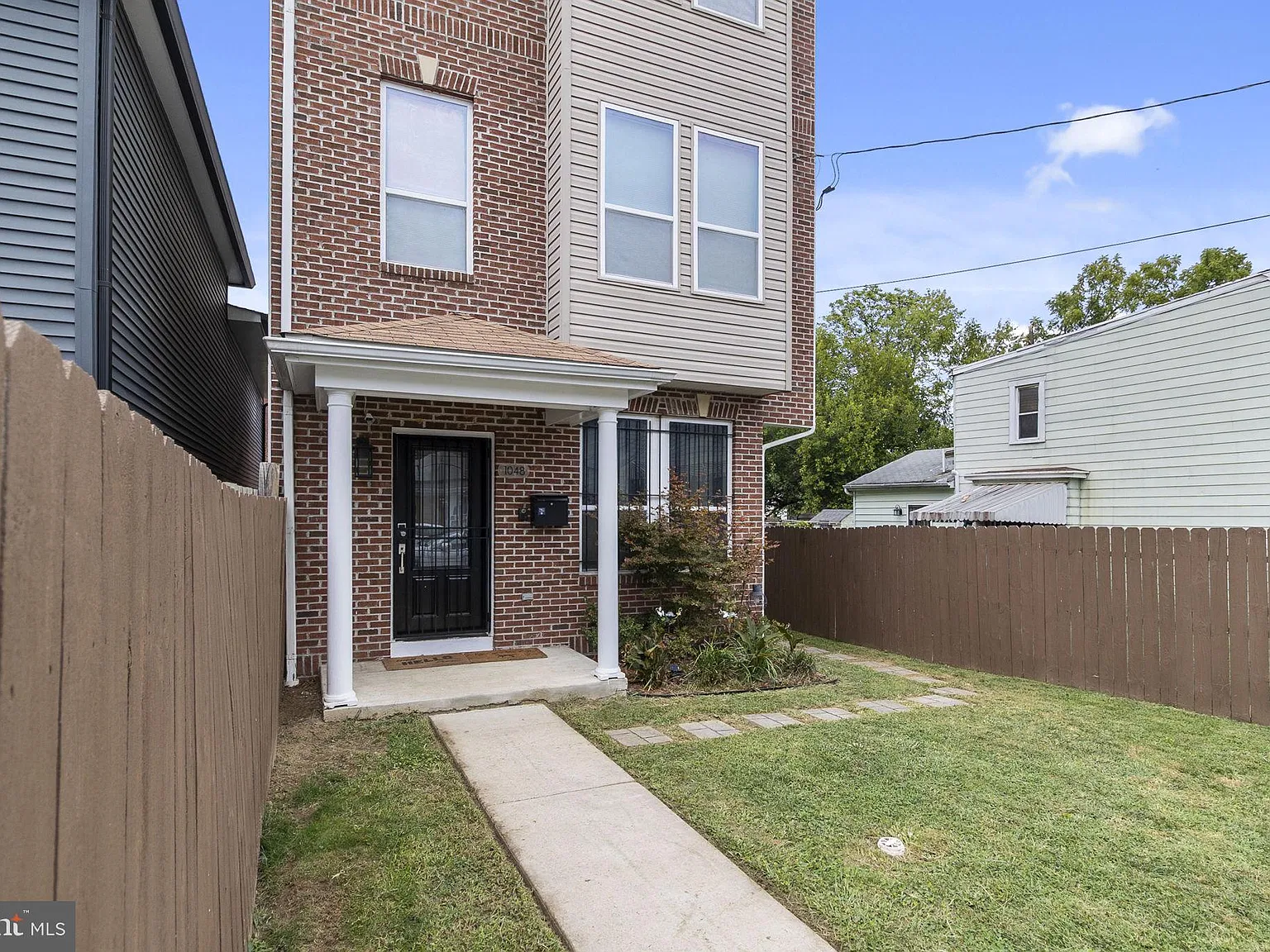 4 bed, 3.5 bath, 1688 sqft, $5,000 — Photo 3