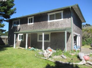 395 Oregon Ave SE, Bandon, OR 97411