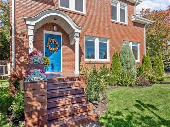 25 Hillcrest Dr, Moncton, NB E1E 1V9