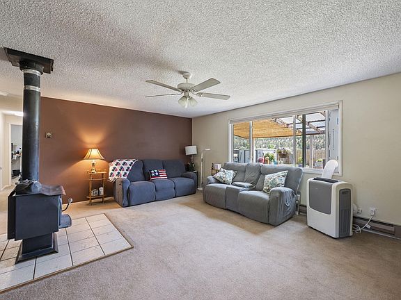 4th image of 2800 SE Slayton Ct